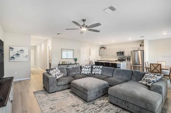 12940 HAWKSTONE TRAIL BLVD, Lithia, FL 33547