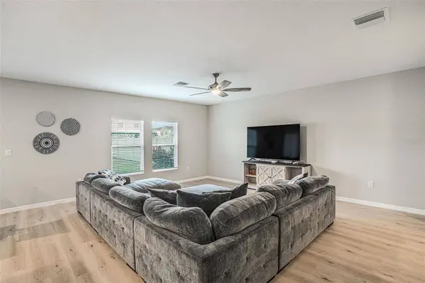 12940 HAWKSTONE TRAIL BLVD, Lithia, FL 33547