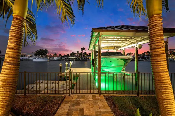 231 MIDWAY IS, Clearwater Beach, FL 33767