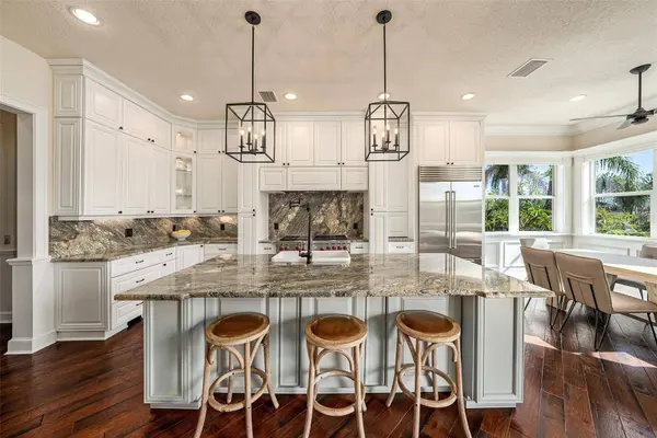 231 MIDWAY IS, Clearwater Beach, FL 33767