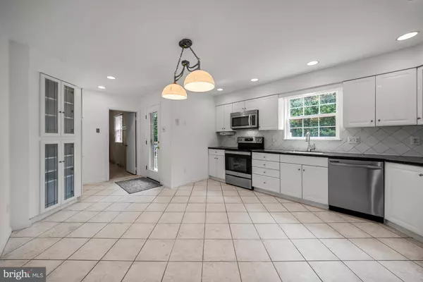 1 CARRIAGE WAY, Cinnaminson, NJ 08077