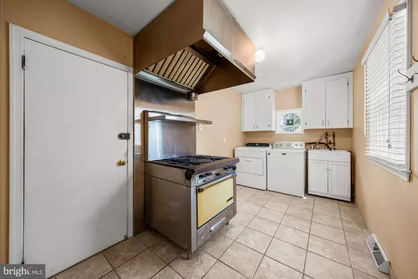 1 CARRIAGE WAY, Cinnaminson, NJ 08077