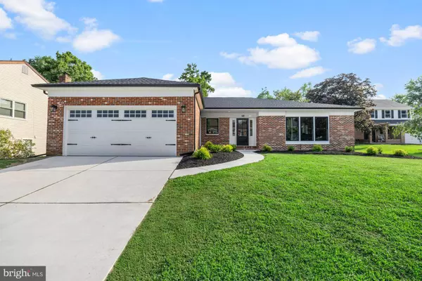 10 WARWICK CT, Mount Laurel, NJ 08054