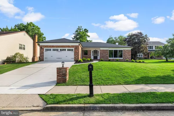 10 WARWICK CT, Mount Laurel, NJ 08054