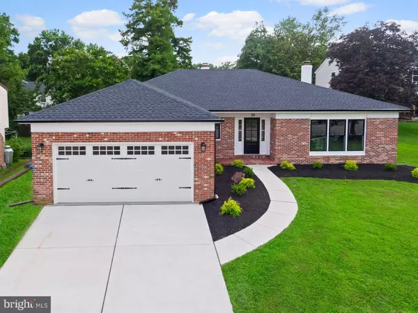 10 WARWICK CT, Mount Laurel, NJ 08054