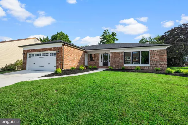 10 WARWICK CT, Mount Laurel, NJ 08054