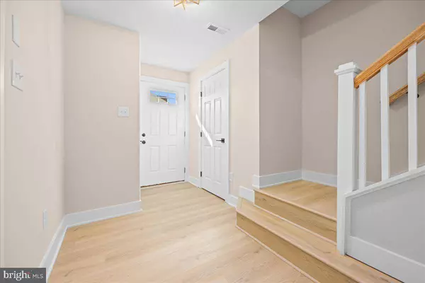 33 TAILOR LN, Sicklerville, NJ 08081