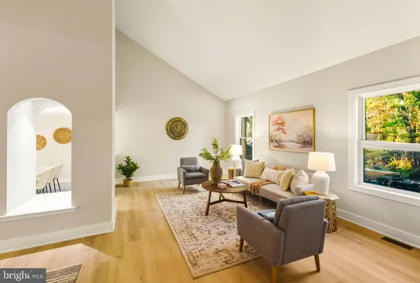 15 BRONWOOD DR, Voorhees, NJ 08043