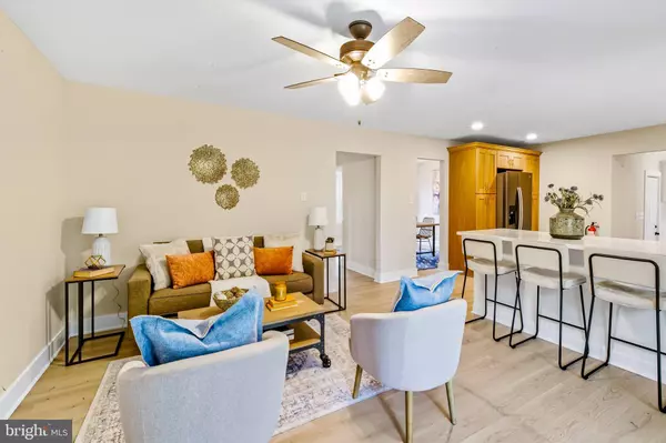 37 GLEN DR, Voorhees, NJ 08043