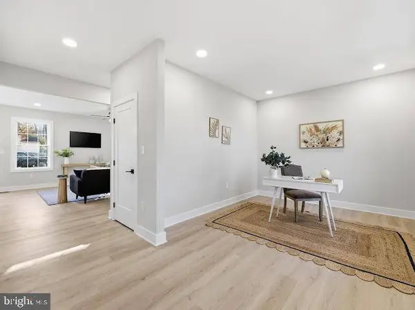 2675 LAKESIDE DR, Williamstown, NJ 08094