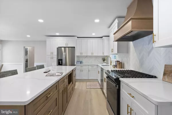 353 HOLLY RD, Marlton, NJ 08053