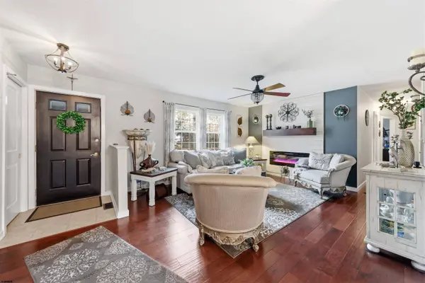 4 Prosit Ln, Ocean View, NJ 08230