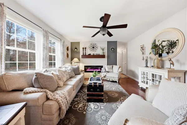 4 Prosit Ln, Ocean View, NJ 08230