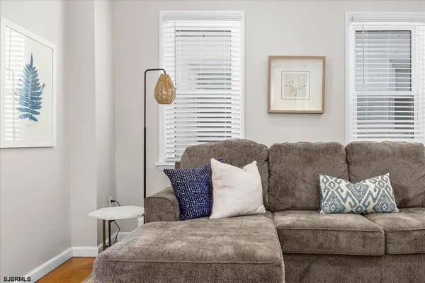 6501 Winchester Ave, Ventnor, NJ 08406