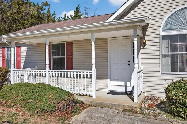 8 Meadows Edge Dr, Cape May Court House, NJ 08210-9999