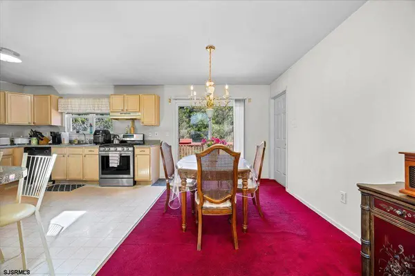 8 Meadows Edge Dr, Cape May Court House, NJ 08210-9999