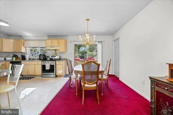 8 MEADOWS EDGE DR, Cape May Court House, NJ 08210