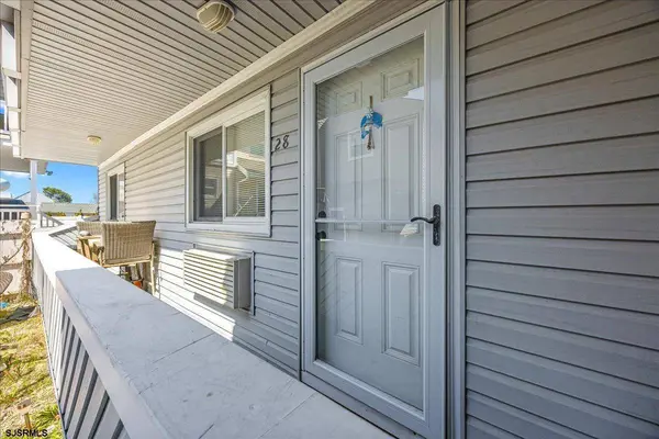 9105 Atlantic Ave, Margate, NJ 08402