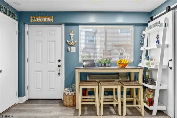 9105 Atlantic Ave, Margate, NJ 08402