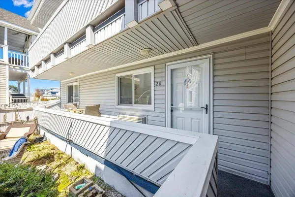 9105 Atlantic Ave, Margate, NJ 08402