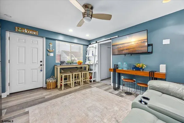 9105 Atlantic Ave, Margate, NJ 08402