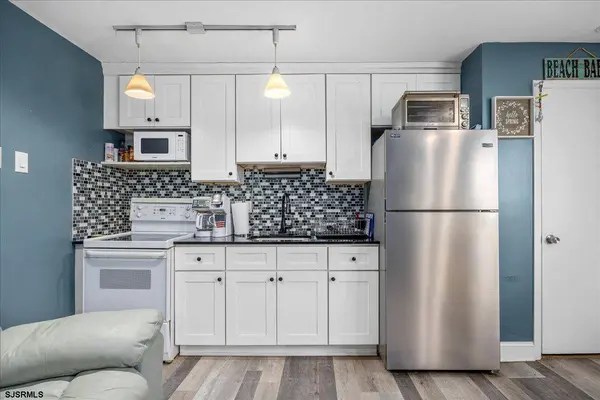 9105 Atlantic Ave, Margate, NJ 08402