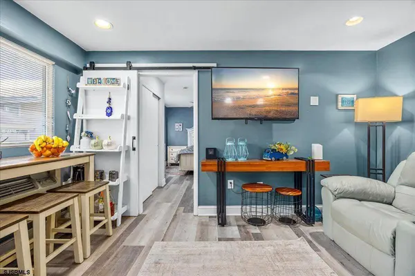 9105 Atlantic Ave, Margate, NJ 08402