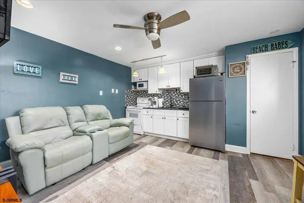 9105 Atlantic Ave, Margate, NJ 08402