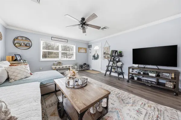 210 Ridgewood Dr, Northfield, NJ 08225
