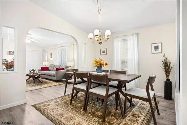 18 Knollwood Dr, Mays Landing, NJ 08330