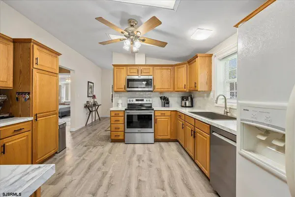 18 Knollwood Dr, Mays Landing, NJ 08330