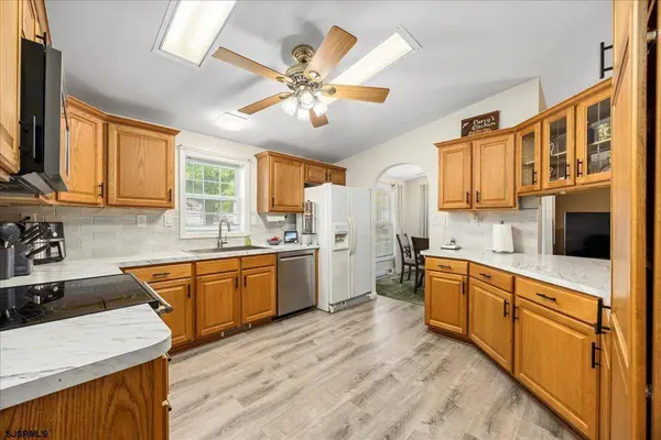 18 Knollwood Dr, Mays Landing, NJ 08330