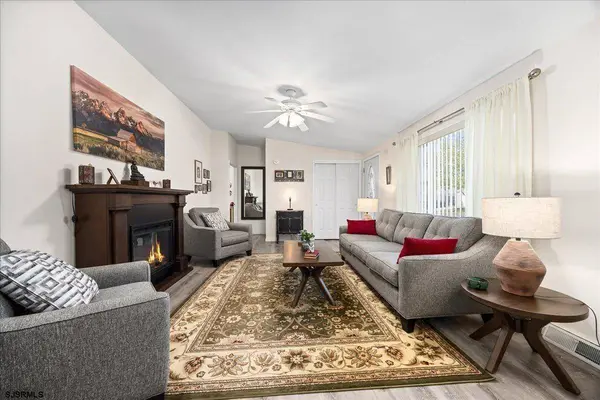 18 Knollwood Dr, Mays Landing, NJ 08330