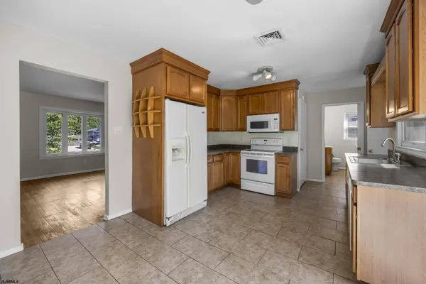 121 Osborne Ave, Somers Point, NJ 08244