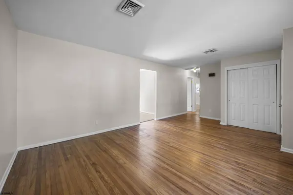 121 Osborne Ave, Somers Point, NJ 08244