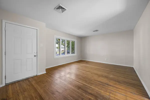121 Osborne Ave, Somers Point, NJ 08244
