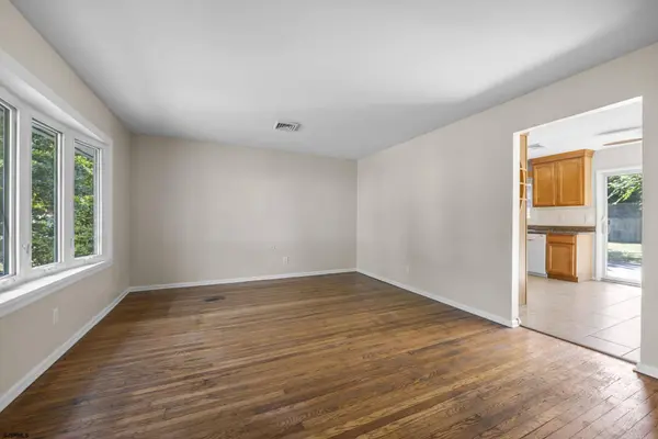 121 Osborne Ave, Somers Point, NJ 08244