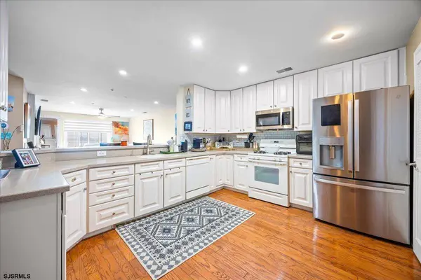 61 Dockside Dr, Somers Point, NJ 08244
