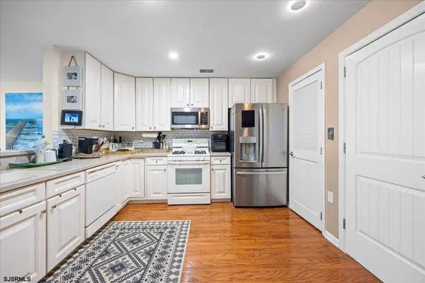 61 Dockside Dr, Somers Point, NJ 08244