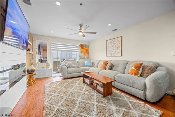 61 Dockside Dr, Somers Point, NJ 08244