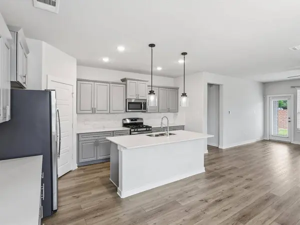 413 Vawter Drive, Van Alstyne, TX 75495
