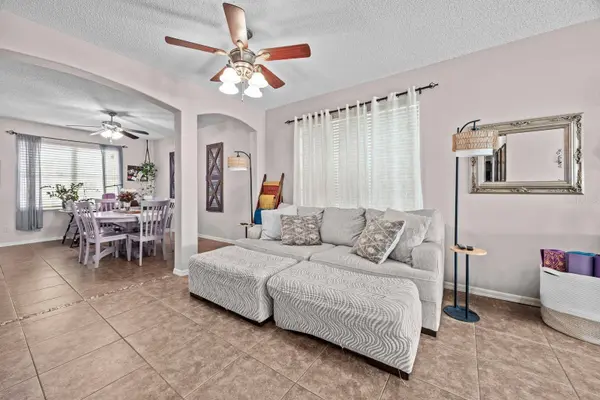 1212 WINDY BLUFF DR, Minneola, FL 34715