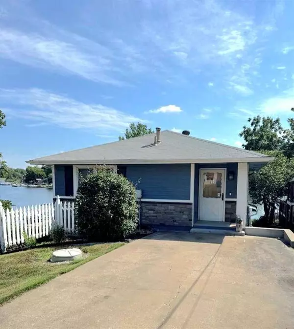 15923 S Gardner PL, Gardner, KS 66030