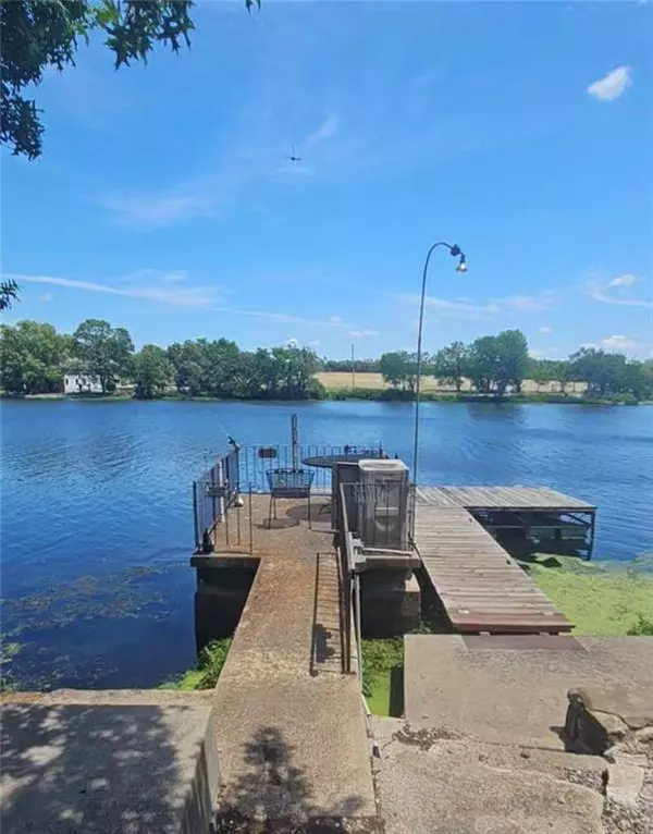 15923 S Gardner PL, Gardner, KS 66030