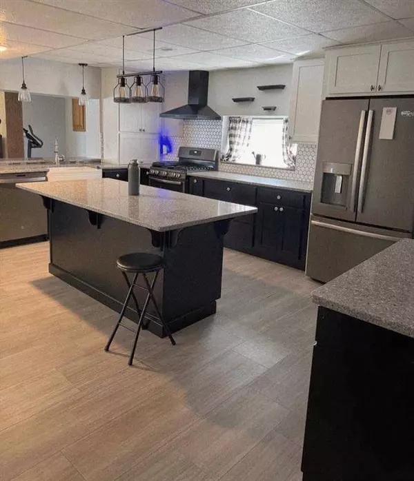 15923 S Gardner PL, Gardner, KS 66030