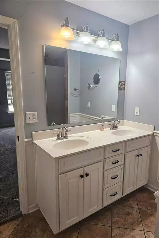 407 Signal Ridge DR, Baldwin City, KS 66006