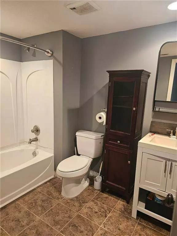 407 Signal Ridge DR, Baldwin City, KS 66006