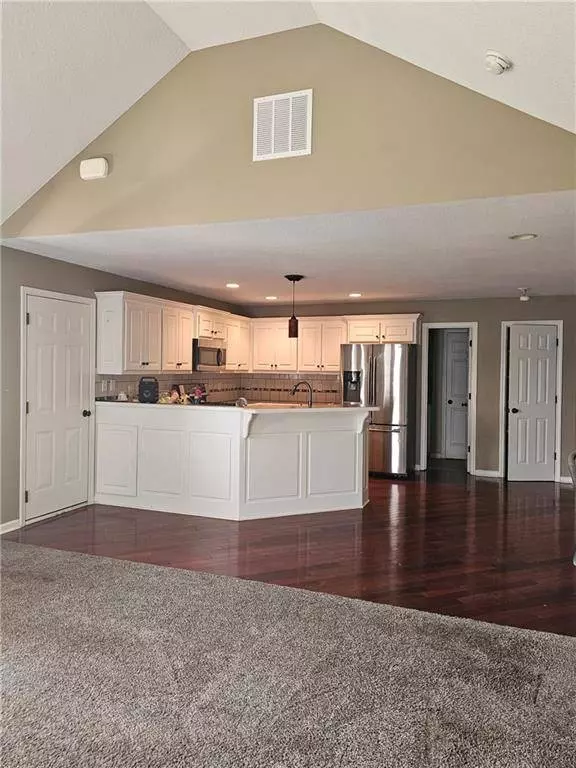 407 Signal Ridge DR, Baldwin City, KS 66006