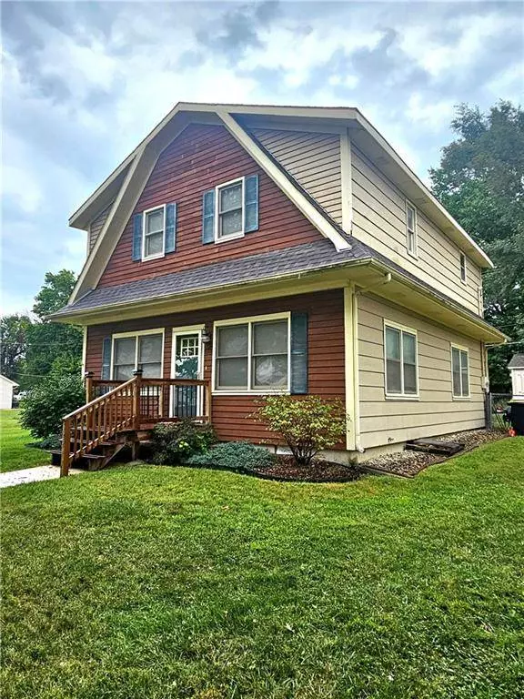 625 Locust ST, Wellsville, KS 66092