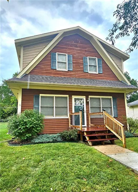 625 Locust ST, Wellsville, KS 66092